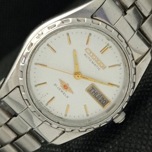 Citizen Other - Vintage 1987 Citizen Automatic Mens Silver Watch W/daydate & Gold accents